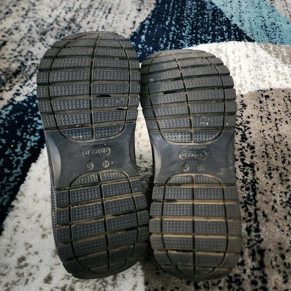 Crocs Mega Crush Mens Size 9 Black Beach Walking Outdoor Platform Sandals Shoes